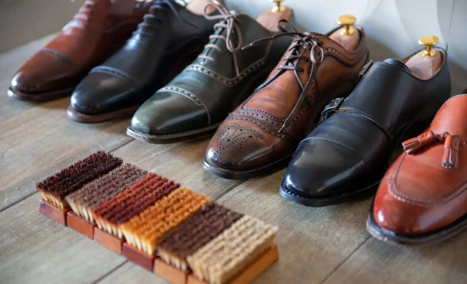 Cirages pour recolorer et rénover chaussures cuir lisse