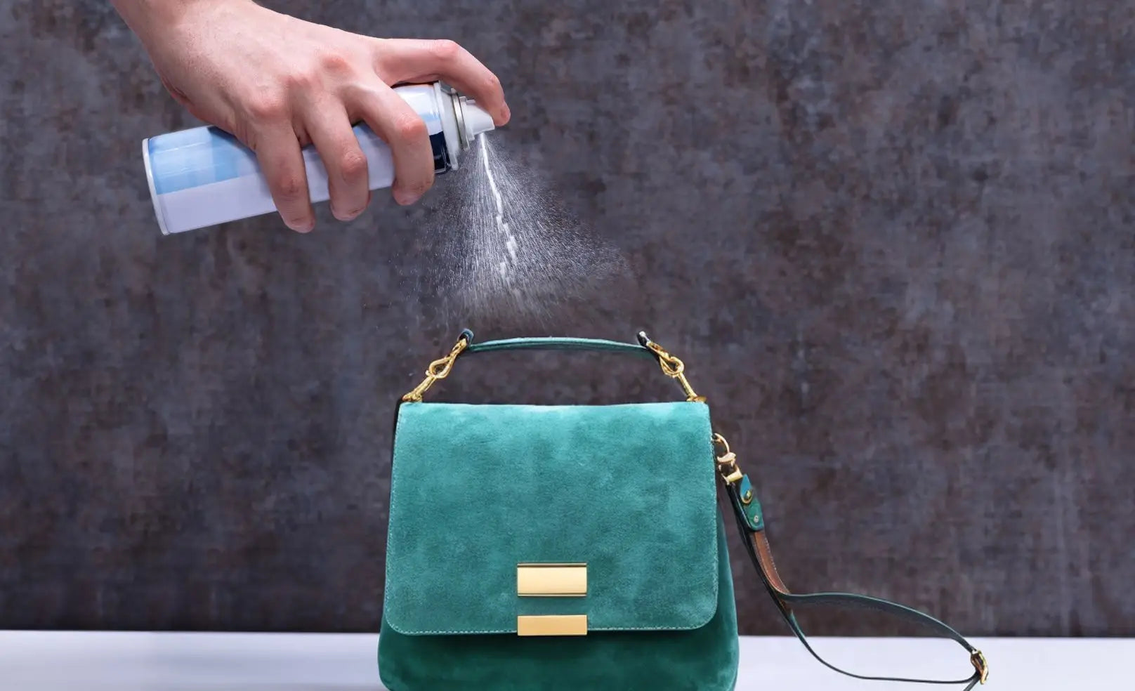 Rénovateurs et teintures pour vestes et sacs