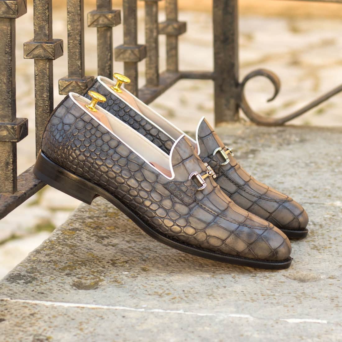 Mocassin à mors en cuir croco gris - Chaussures