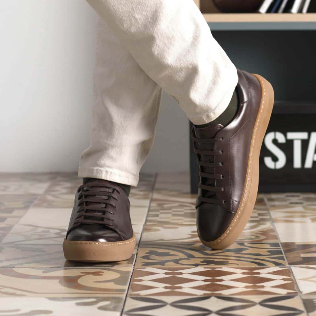 Sneakers Jersey en cuir marron foncé - Semelles Caramel