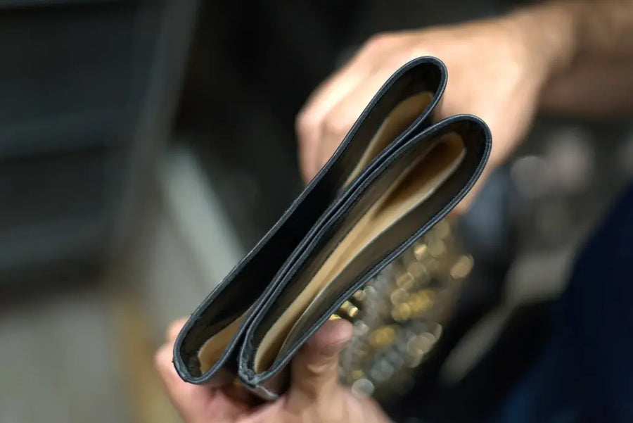 Comment resserrer des bottes trop larges ?