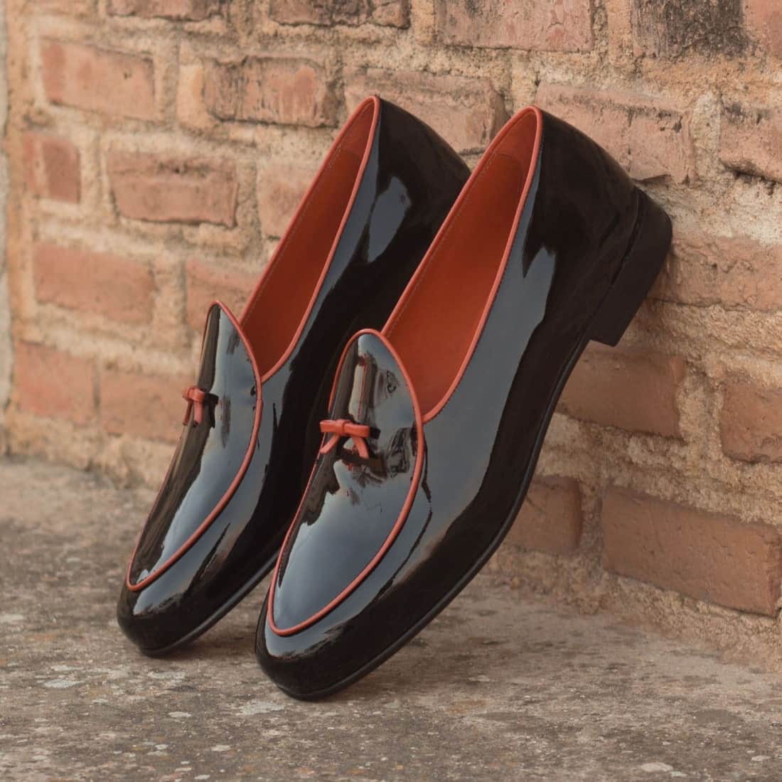 Mocassin Belge en cuir vernis noir et orange – vue 4