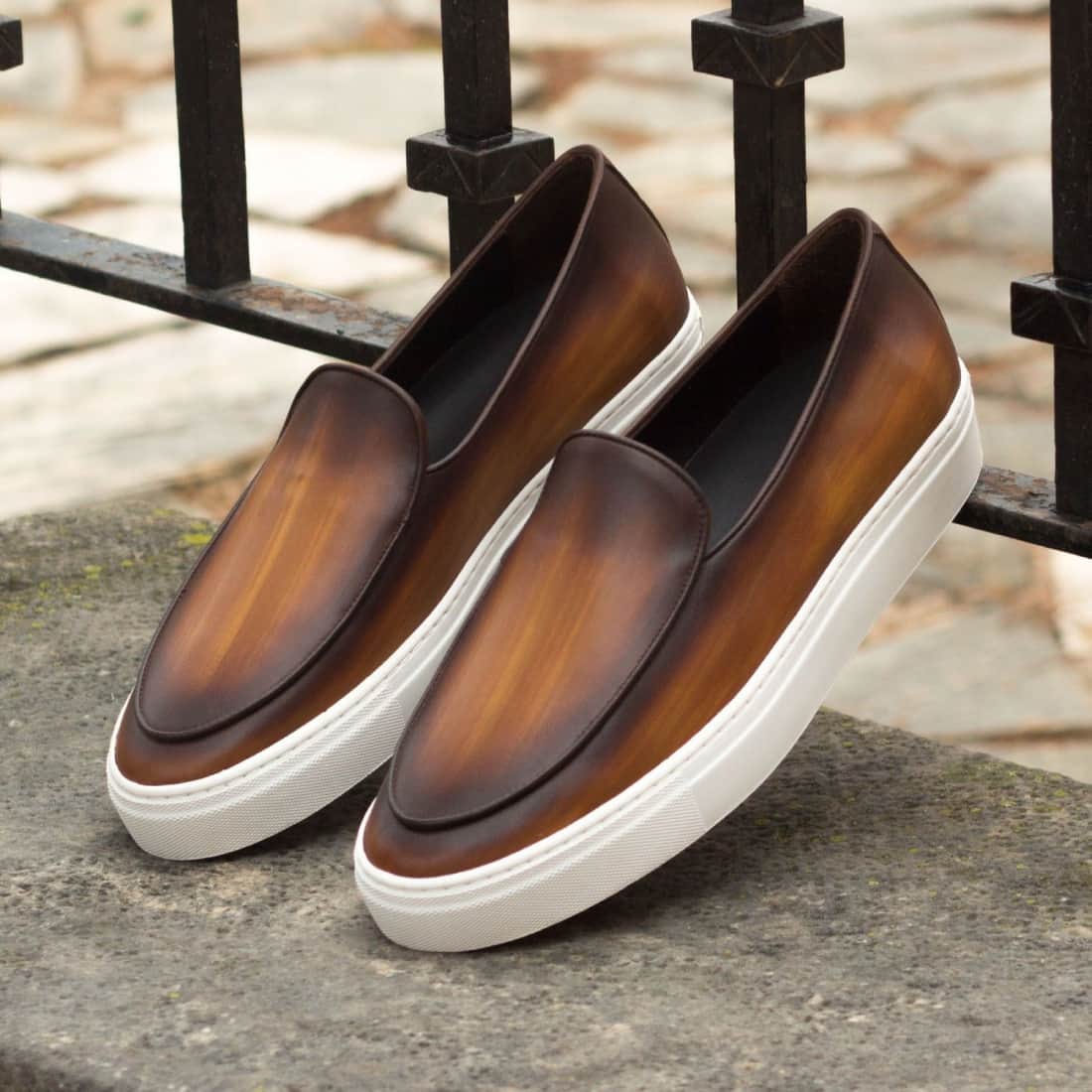 Sneaker Mocassin Belge en cuir patiné marron – vue 4