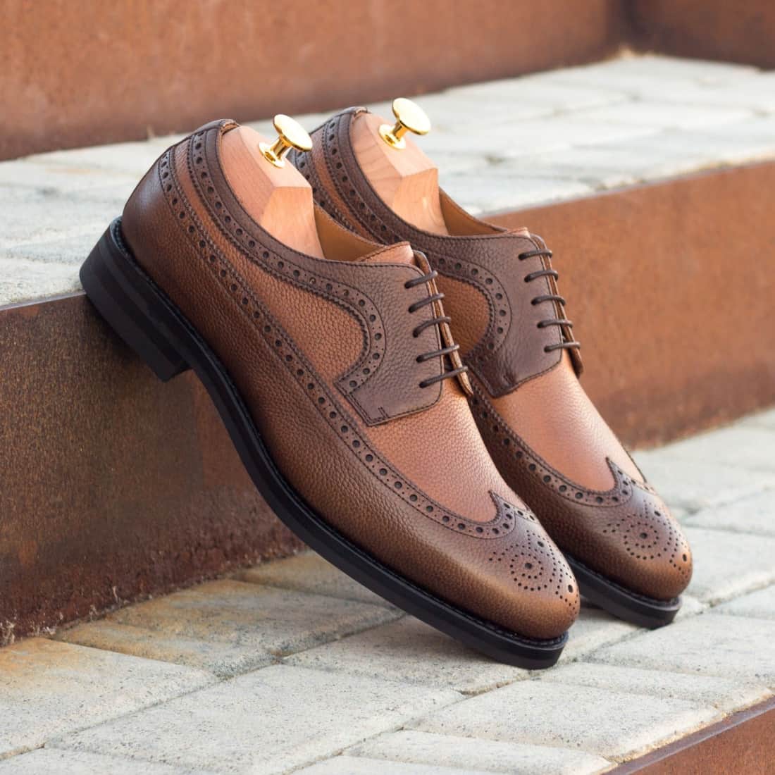 Derbie Brogue fleuri en cuir grainé marron foncé et marron moyen - Semelles Dainite – vue 3