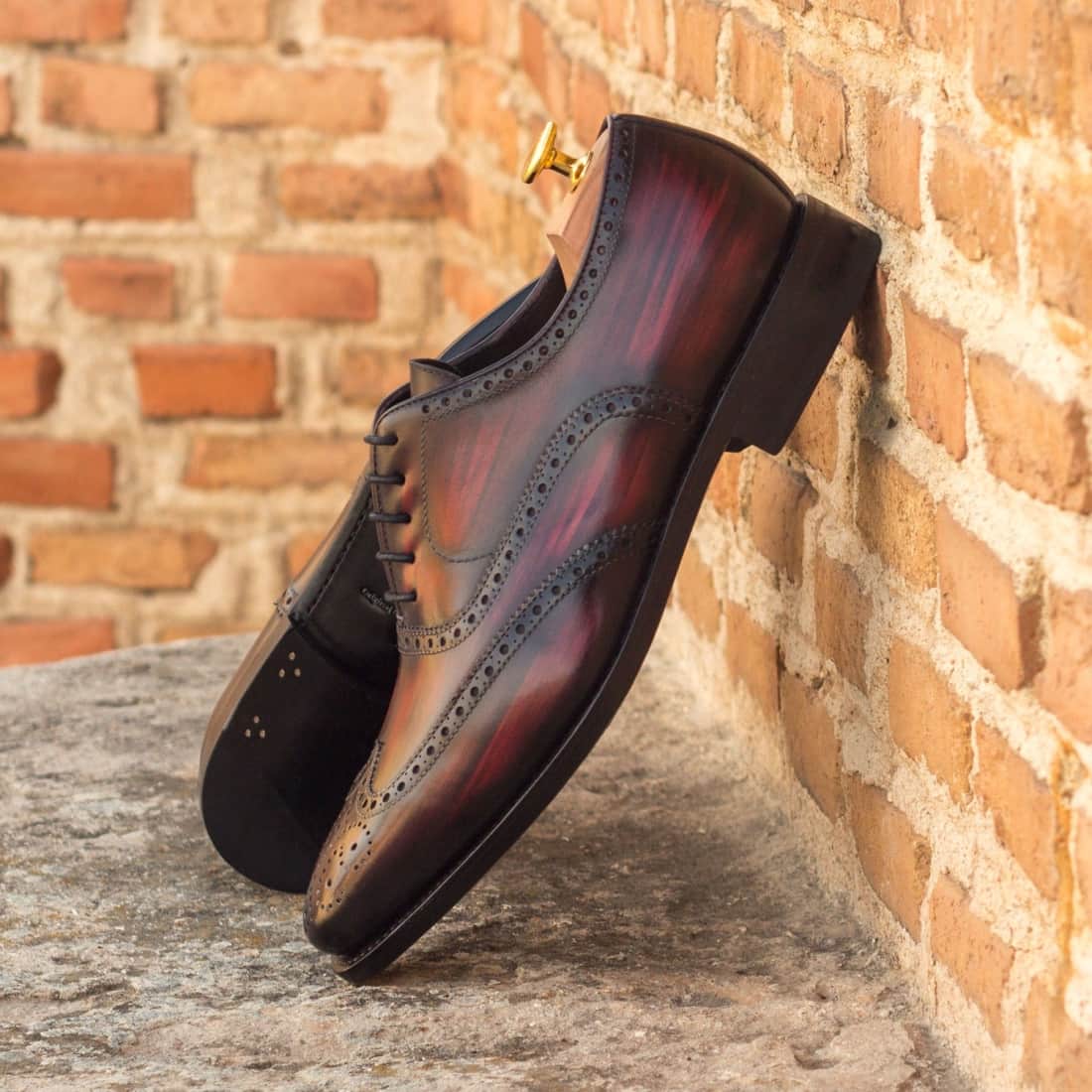 Richelieu fleuri en cuir patiné bordeaux - Chaussures