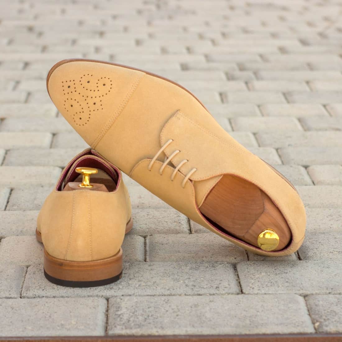 Derbie Bout Droit Fleuri en daim beige – vue 4