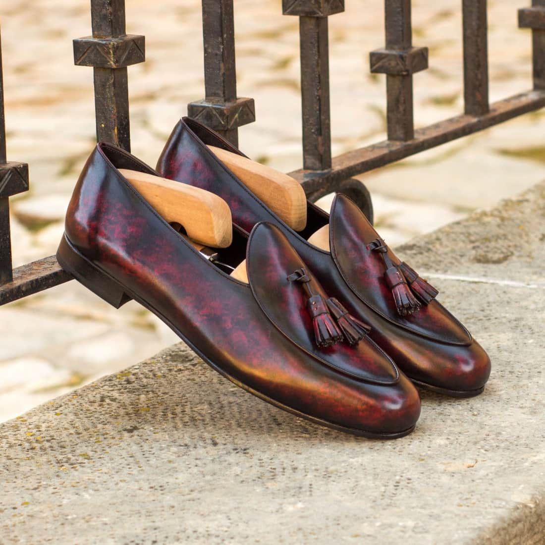 Mocassin Belge à glands en cuir patiné bordeaux – vue 4