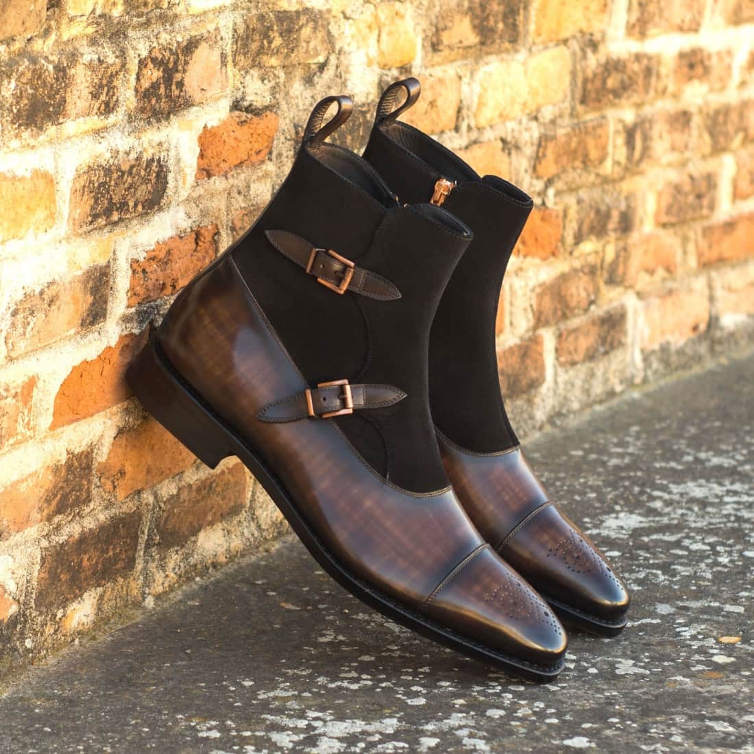 Bottines à Double Boucles en cuir patiné marron et daim noir – vue 4