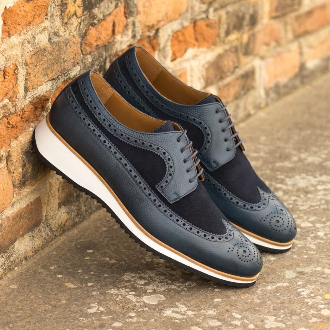 Derbie Brogue fleuri en cuir et daim bleu marine - Semelles Sport – vue 4