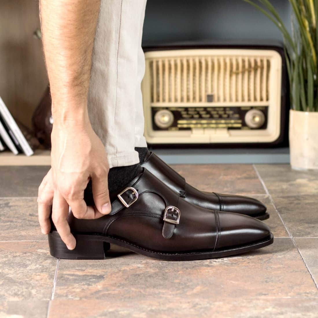 Chaussure double boucle en cuir marron foncé – vue 4