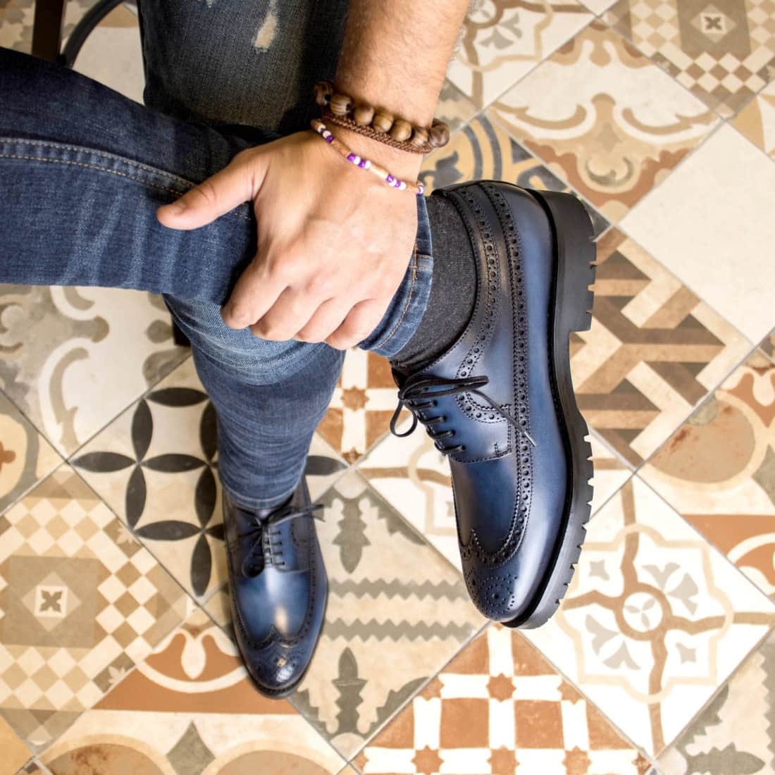 Derbie Brogue fleuri en cuir bleu marine - Semelles Commando – vue 4