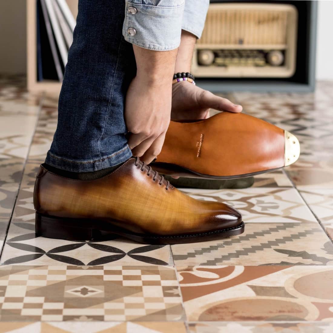 One Cut en cuir patiné cognac – vue 4