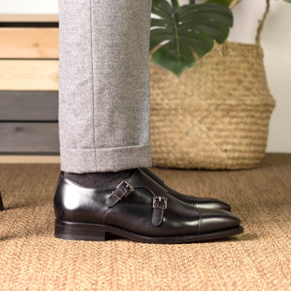 Chaussure double boucle en cuir noir – vue 5