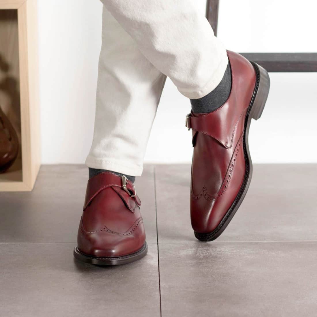 Chaussure à boucle bout fleuri en cuir bordeaux - Chaussures