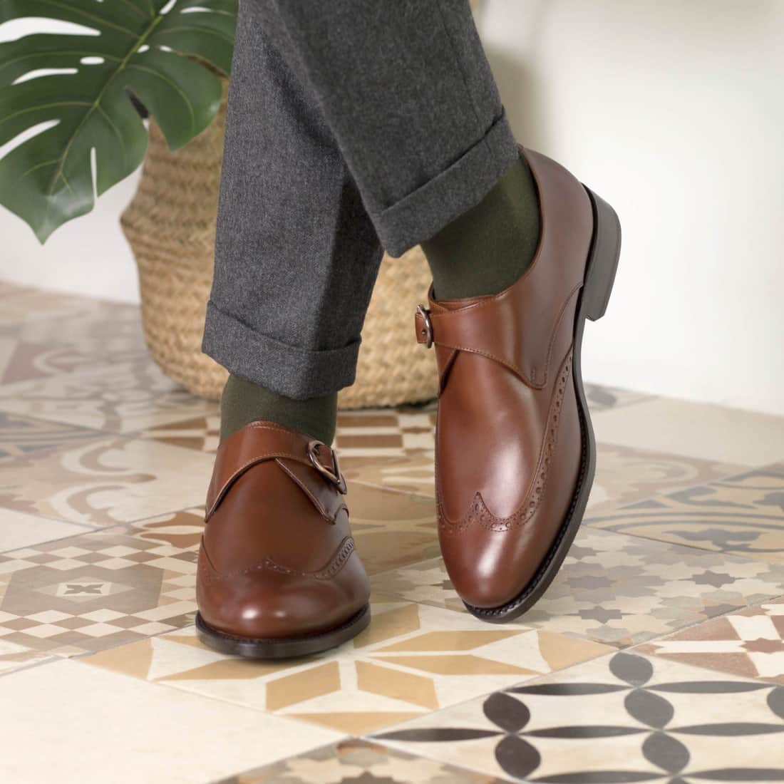 Chaussure à boucle bout fleuri en cuir marron moyen