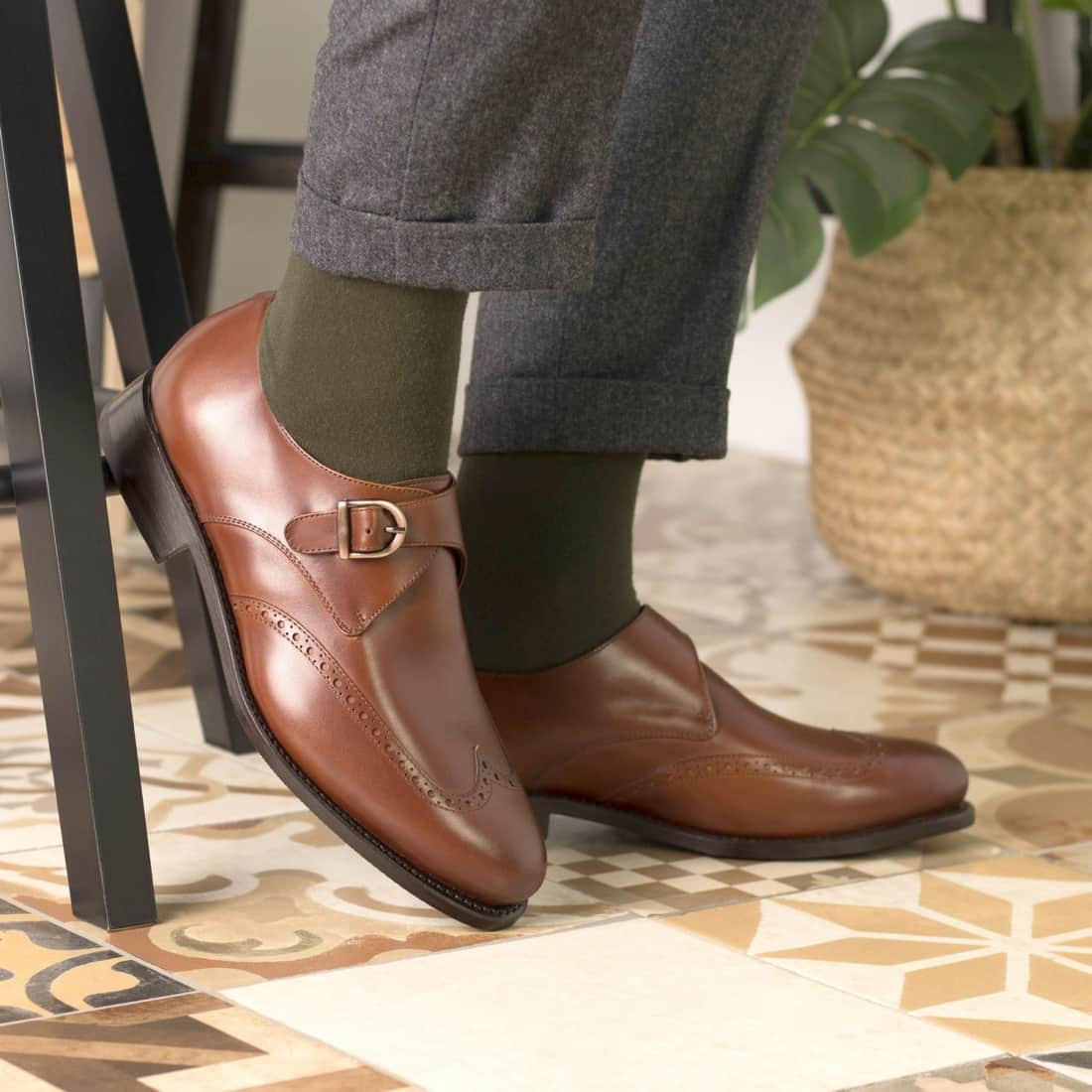Chaussure à boucle bout fleuri en cuir marron moyen