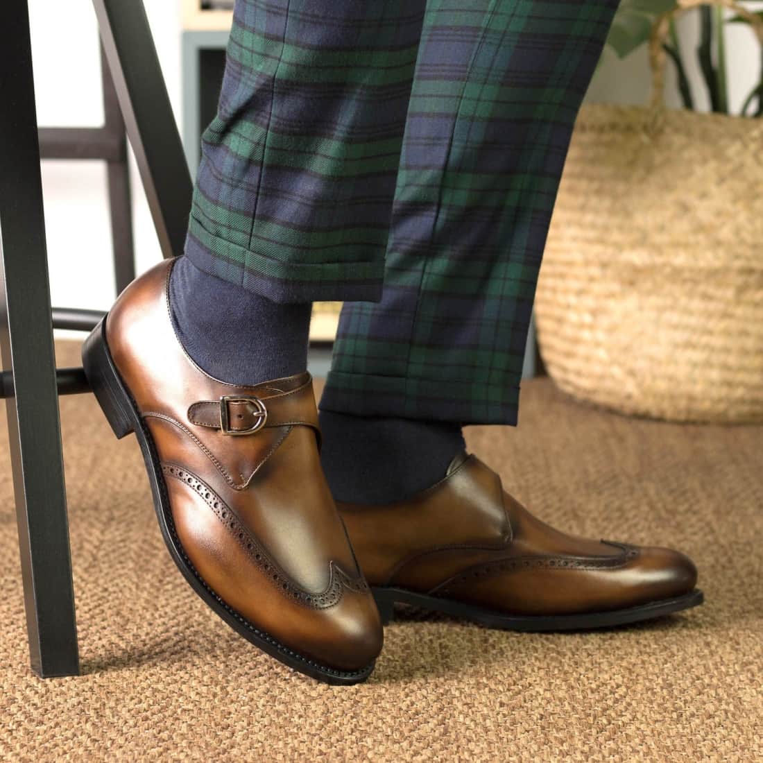 Chaussure à boucle bout fleuri en cuir patiné cognac