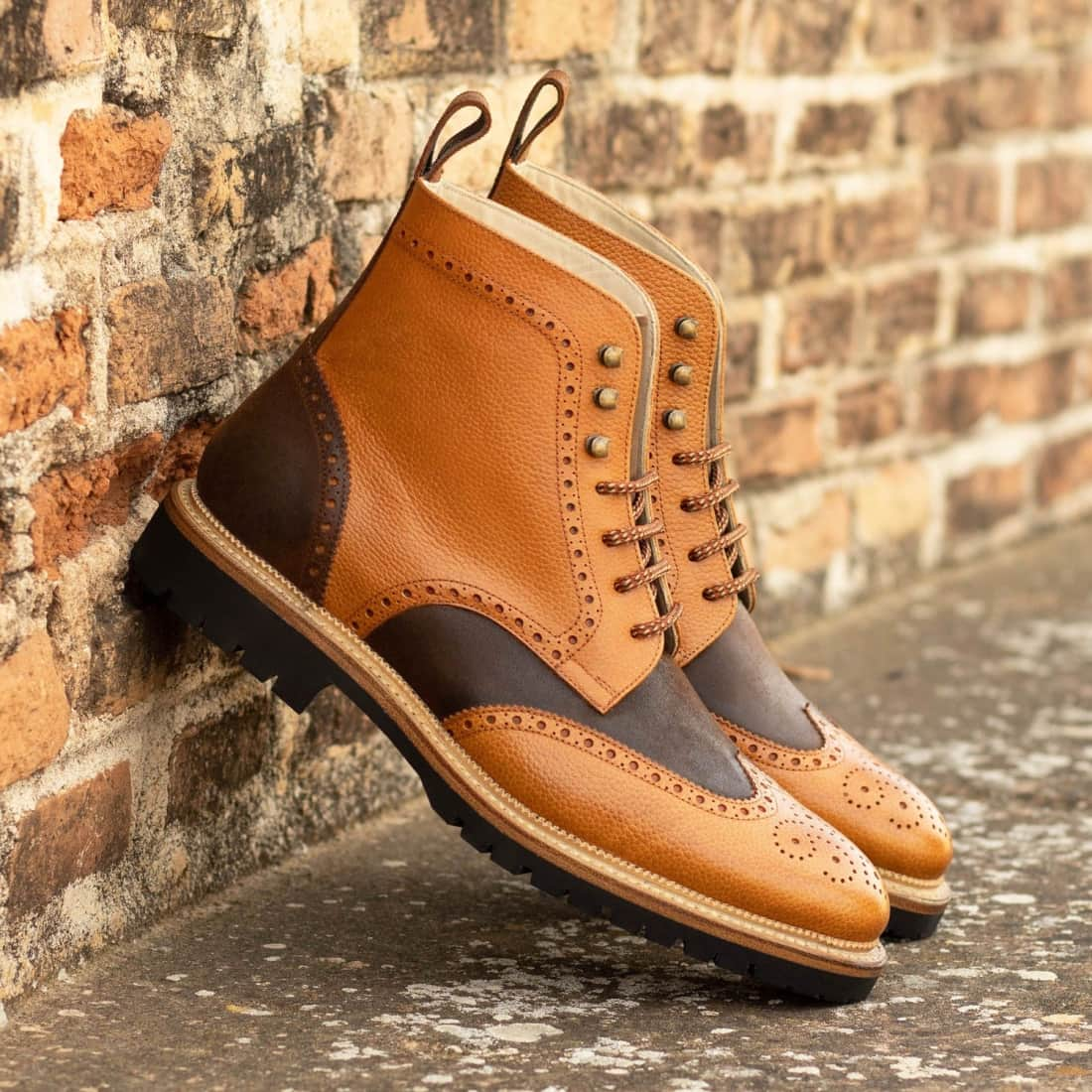 Bottines Derbies Brogue en cuir grainé gold et daim ciré