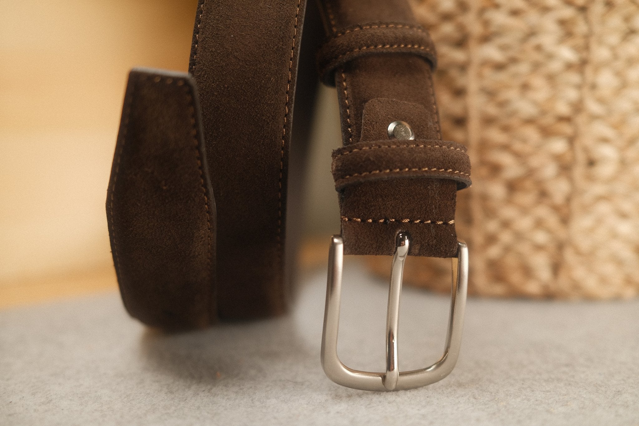 Ceinture en daim marron foncé boucle ronde 35 mm