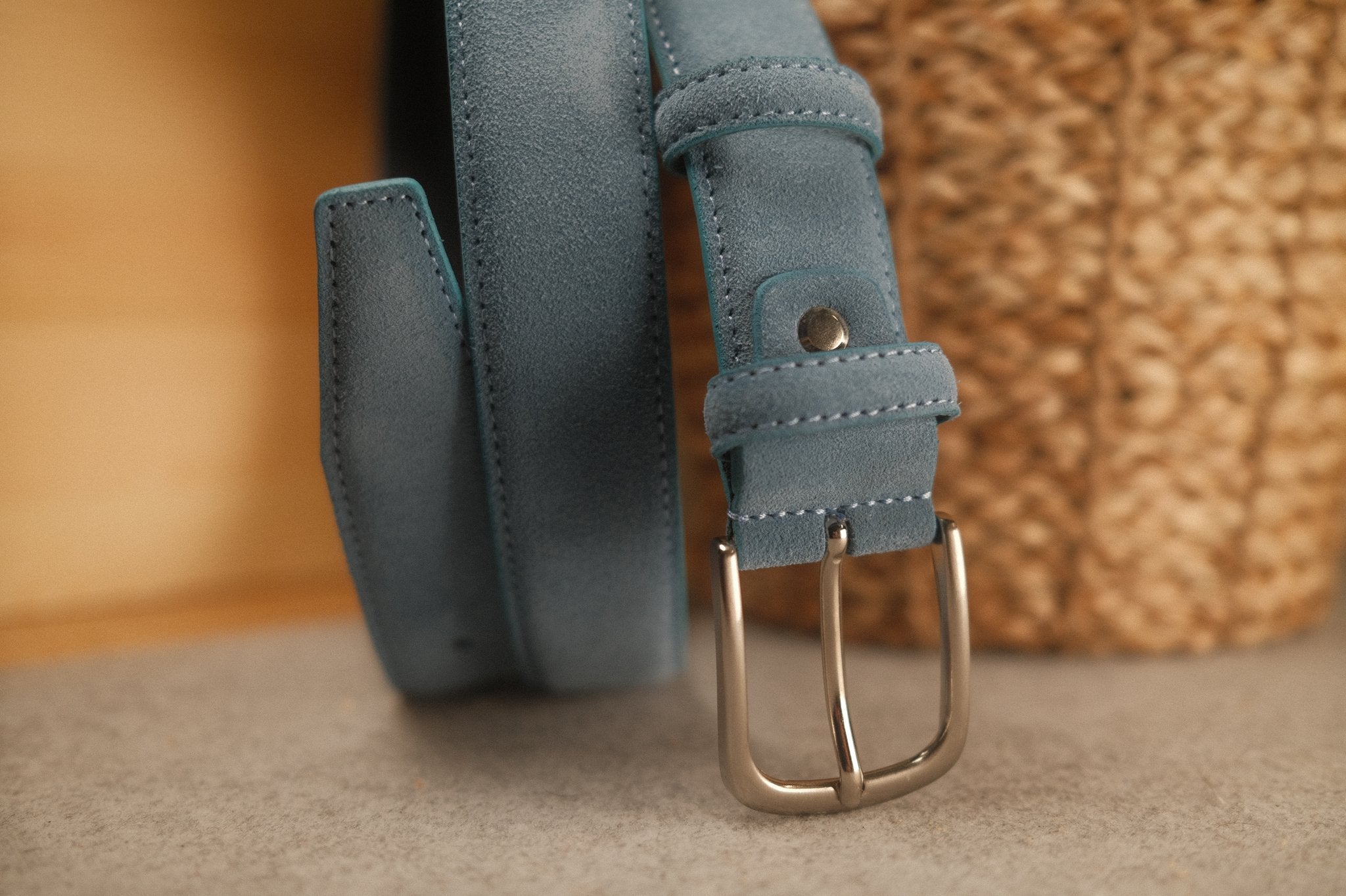 Ceinture en daim bleu ciel boucle ronde 35 mm