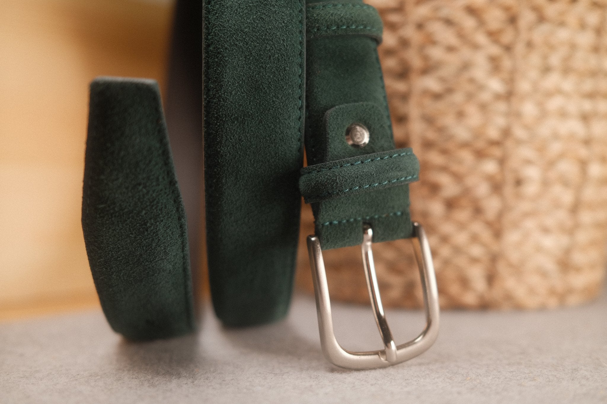 Ceinture en daim vert sapin boucle ronde 35 mm