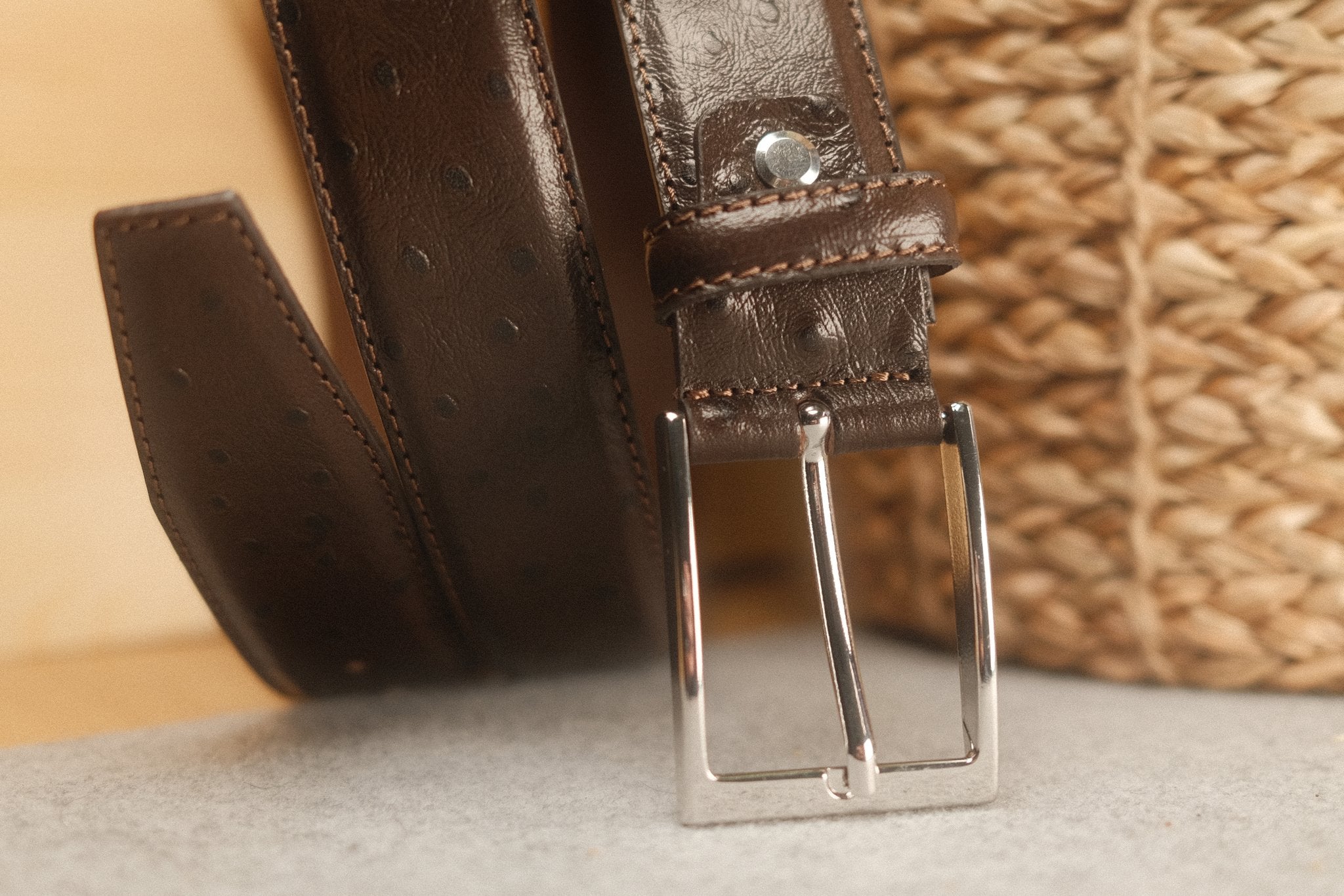 Ceinture en cuir marron foncé façon autruche 35 mm