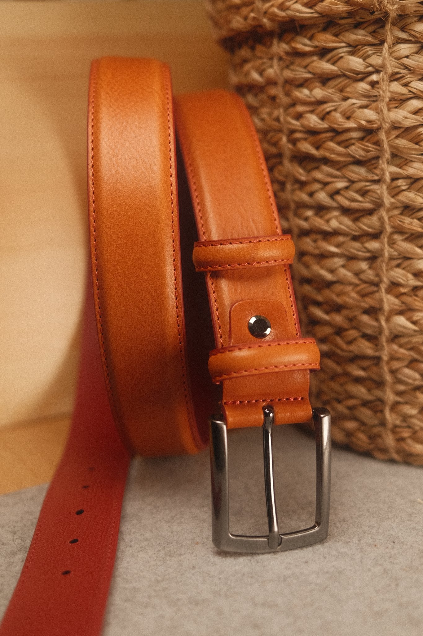 Ceinture en cuir marron clair – surpiqûre rouge, doublure rouge, 35 mm Norbert Bottier Accessoires Norbert Bottier