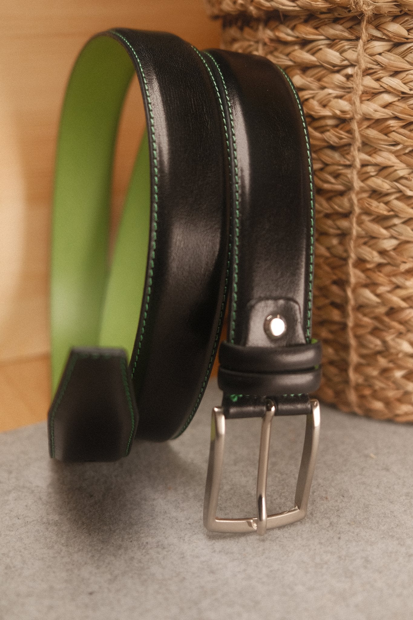 Ceinture en cuir noir – surpiqûre vert pistache, doublure verte, 35 mm Norbert Bottier Accessoires Norbert Bottier