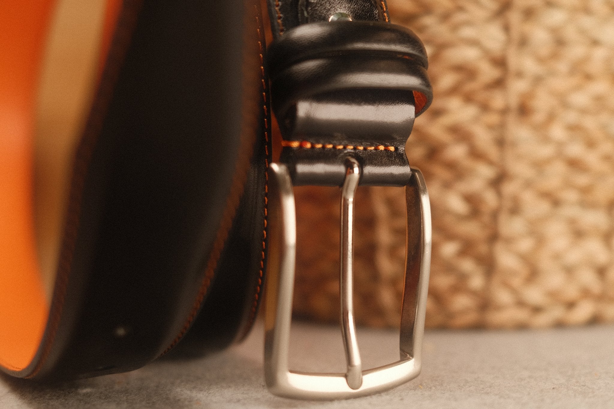 Ceinture en cuir noir – surpiqûre orange, doublure orange, 35 mm