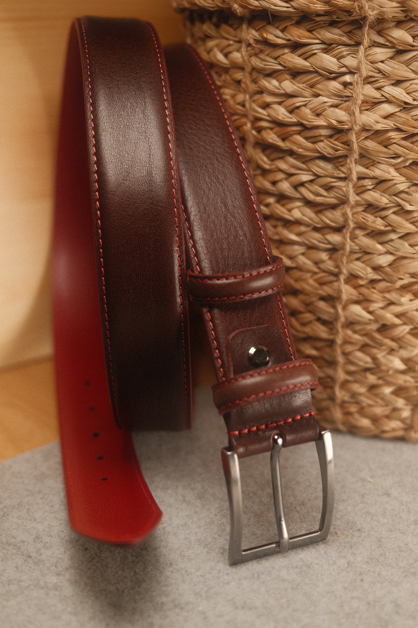 Ceinture en cuir marron – surpiqûre rouge, doublure rouge, 35 mm Norbert Bottier Accessoires Norbert Bottier