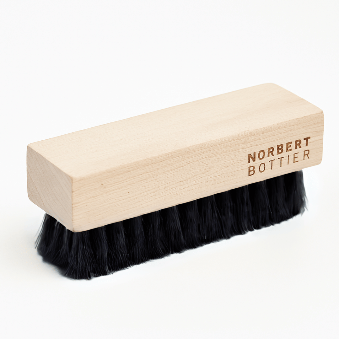 Petite brosse à reluire noir