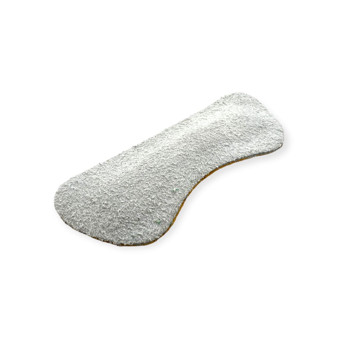 Antiglissoir en cuir velours gris, en forme de croissant, vu de biais.