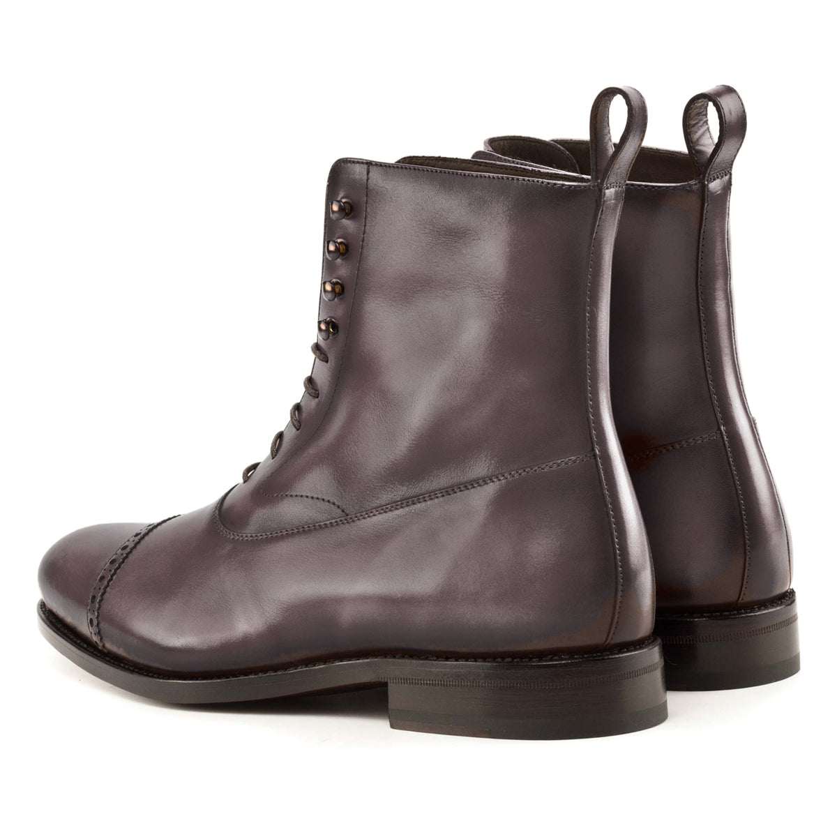 Bottines Balmoral en cuir bordeaux, vue de trois quarts arrière