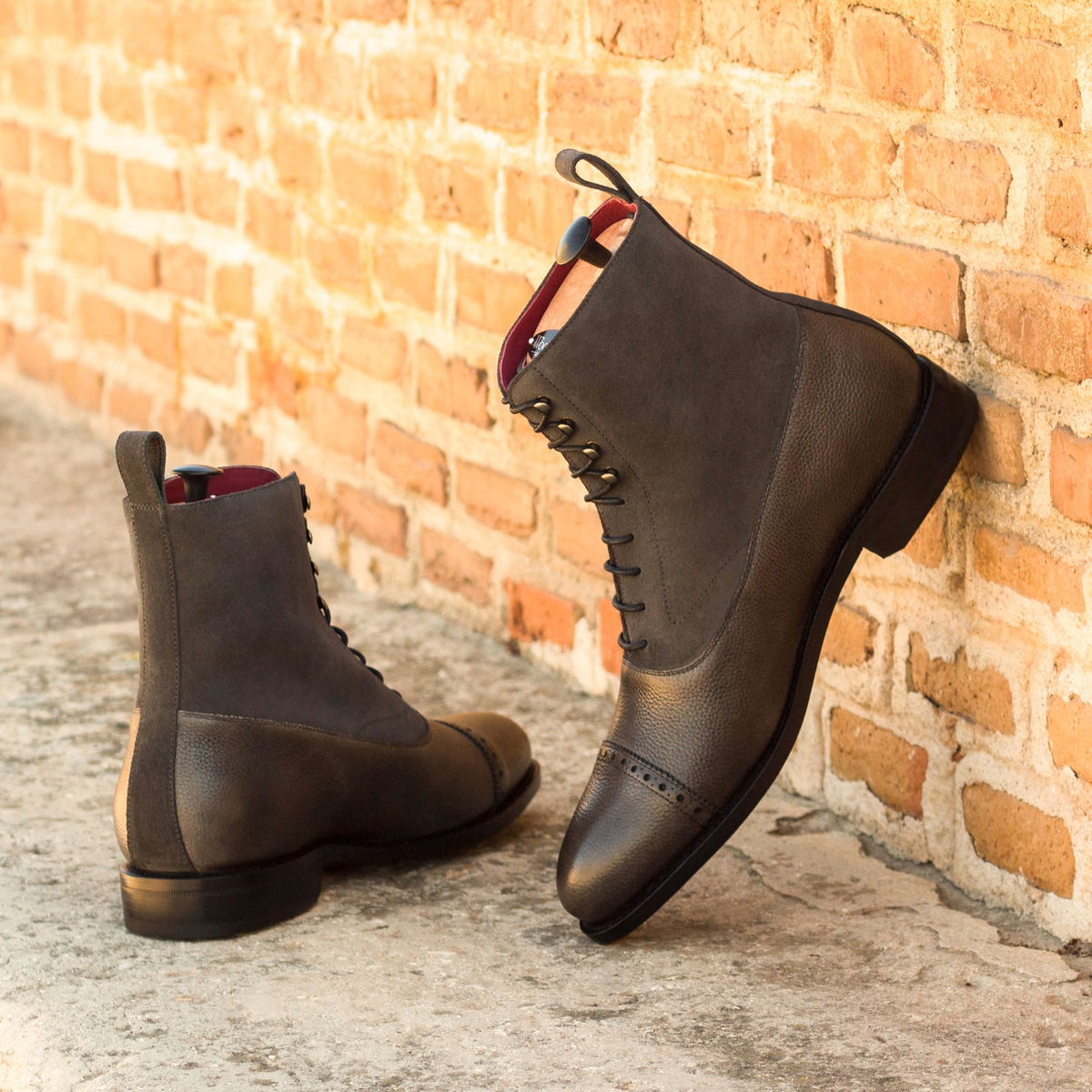 Bottines Balmoral en cuir grainé et daim gris – vue 4