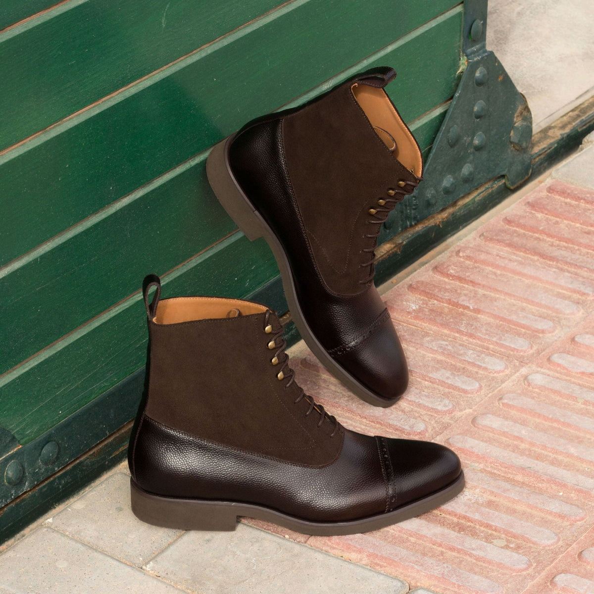 Bottines Balmoral en cuir grainé et daim marron foncé - Semelles Caoutchouc – vue 4
