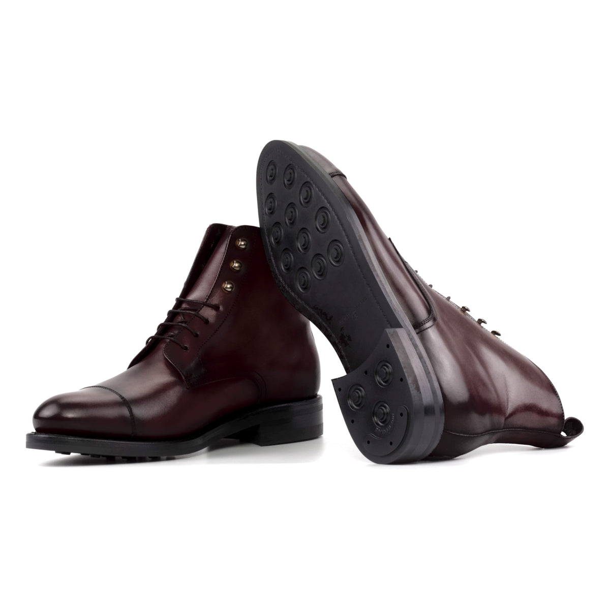Bottines Bout Droit en cuir teinté main bordeaux : une bottine couchée montre la semelle