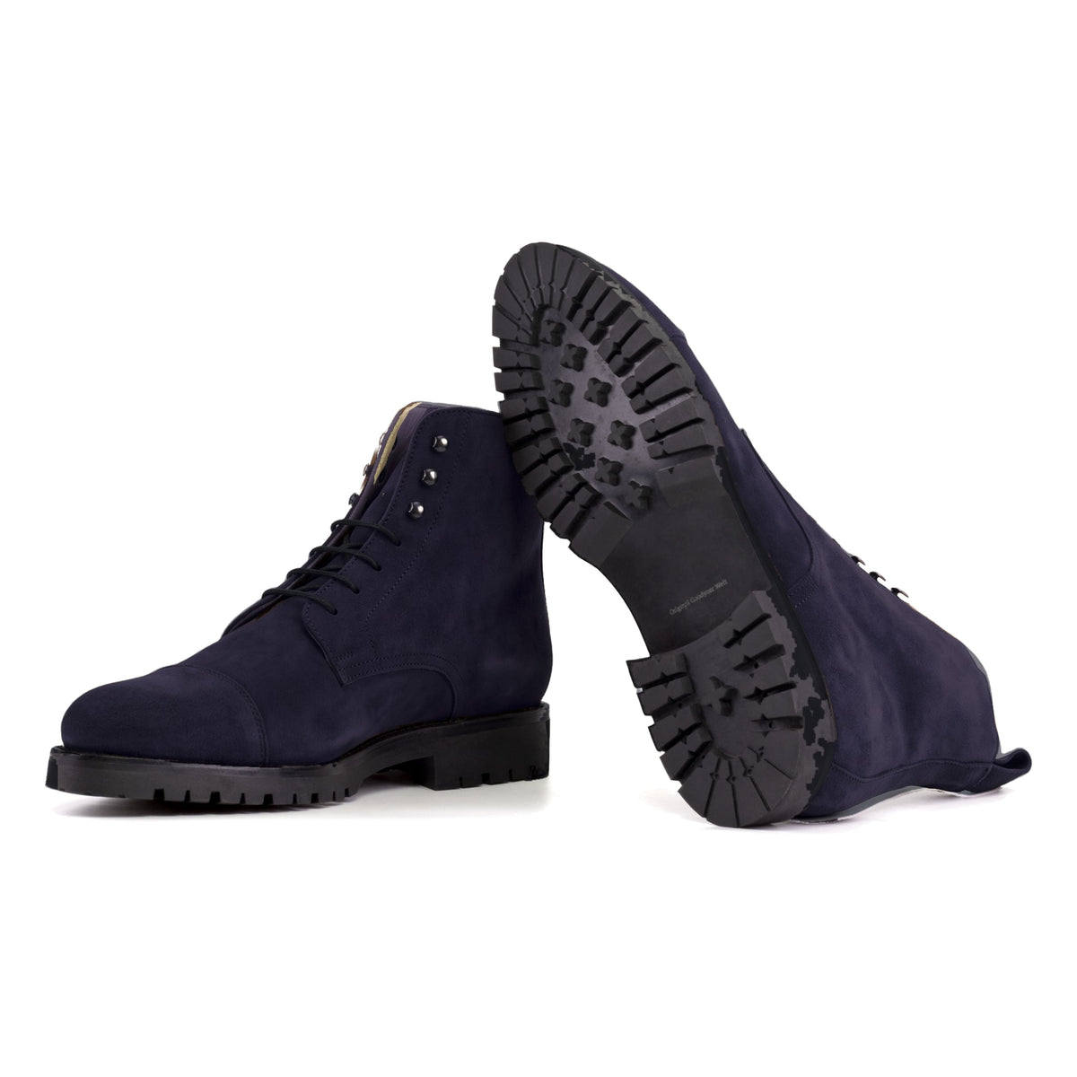 Bottines Bout Droit en daim bleu marine : une bottine couchée montre la semelle