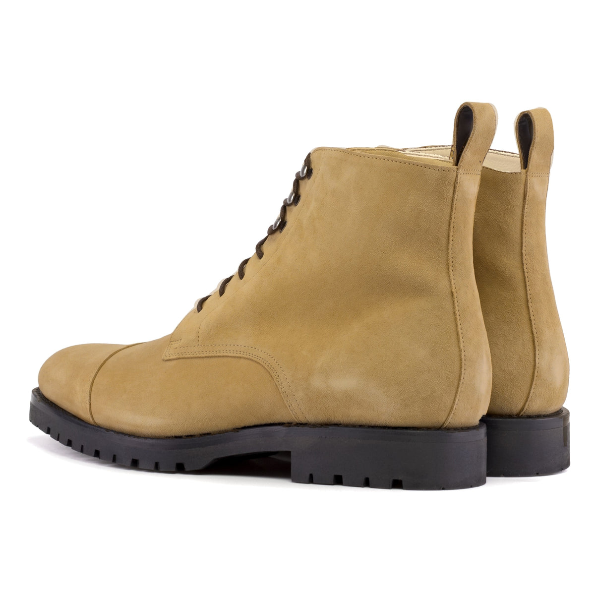 Bottines Bout Droit en daim camel, vue de trois quarts arrière