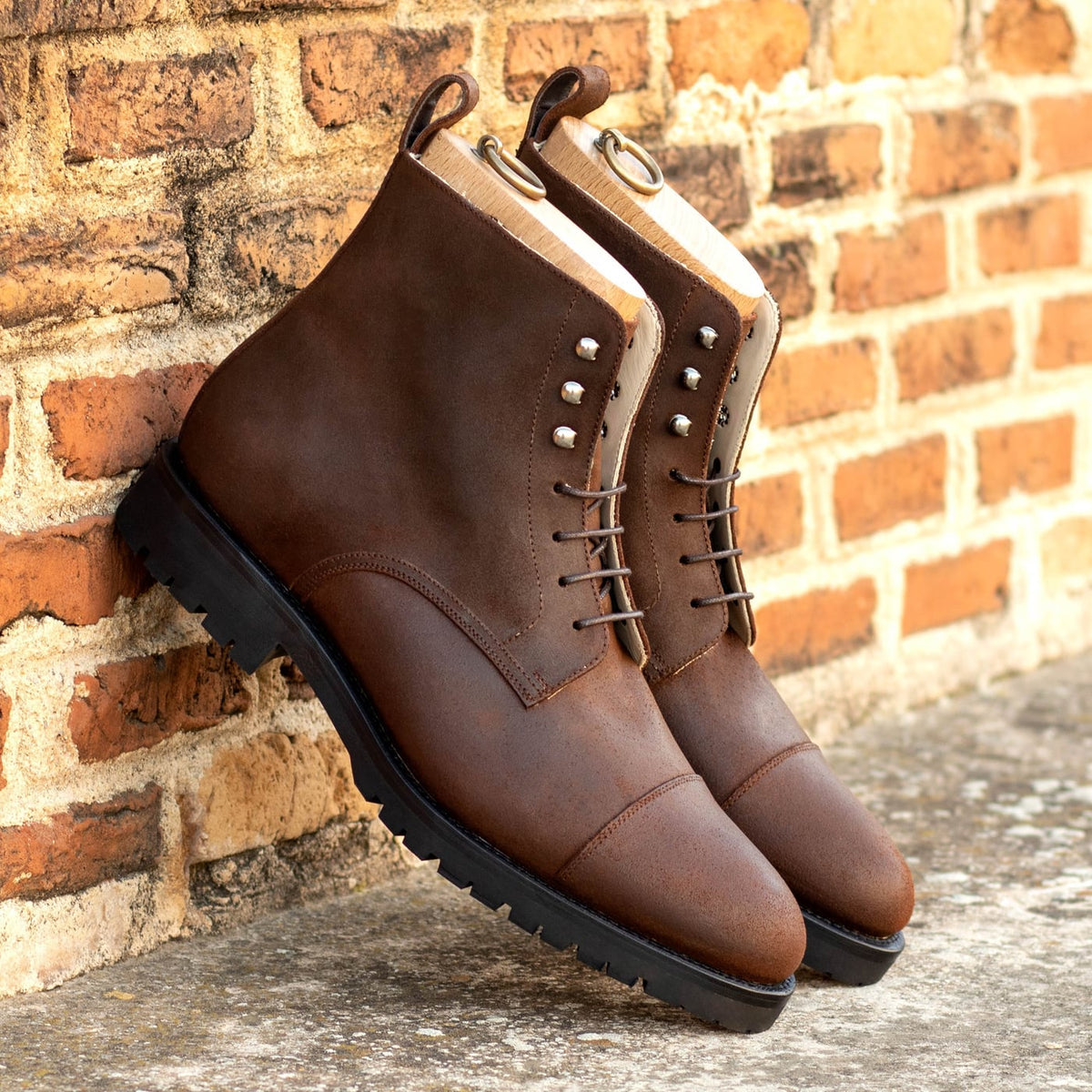 Bottines Bout Droit en daim ciré marron - Semelles Commando – vue 4