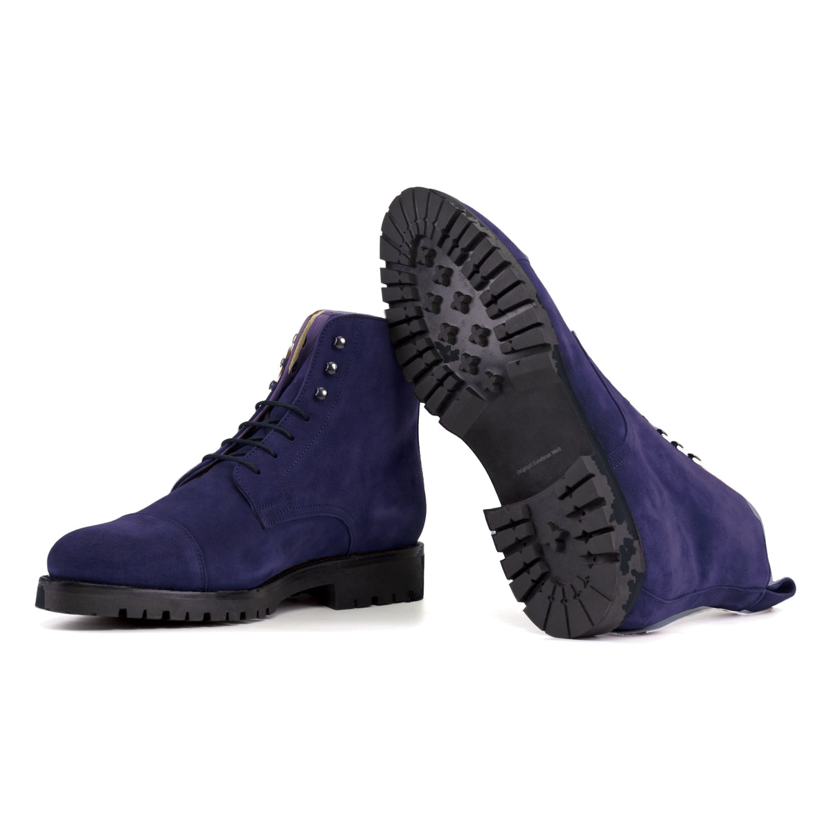 Bottines Bout Droit en daim de chevreau bleu marine : une bottine couchée montre la semelle