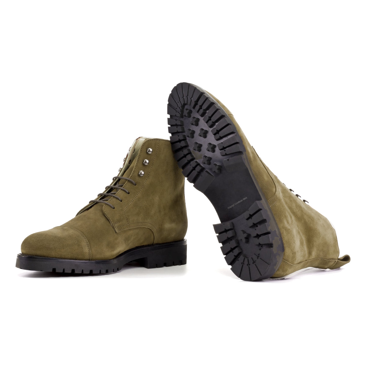 Bottines Bout Droit en daim kaki : une bottine couchée montre la semelle