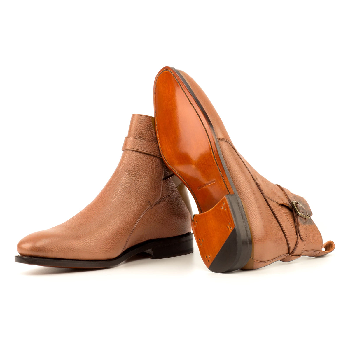 Bottines Jodhpur en cuir gros grain cognac : une bottine couchée montre la semelle