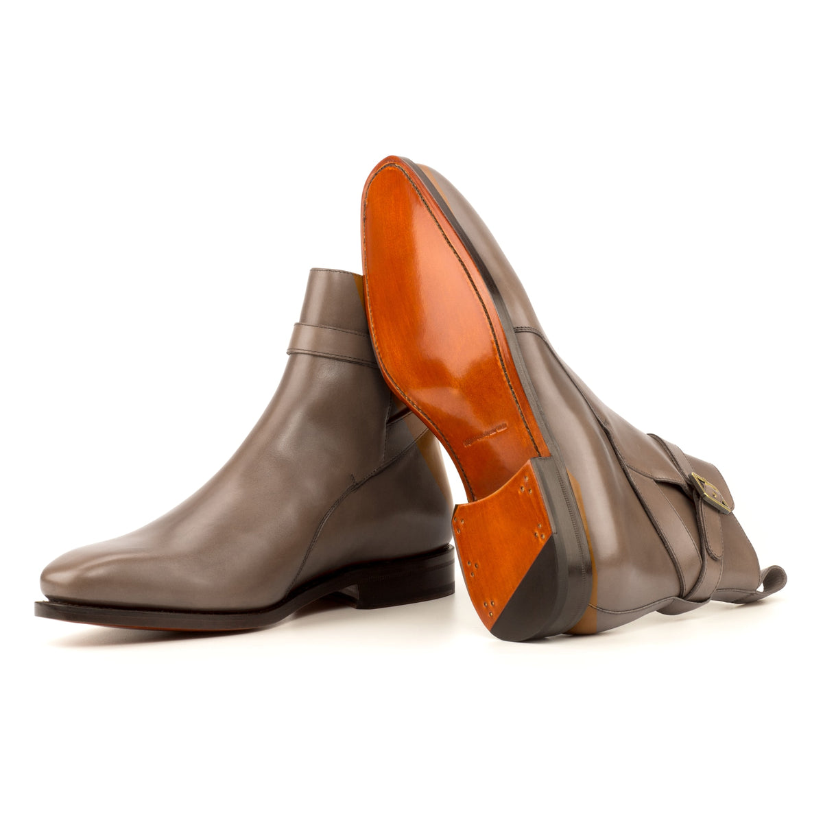 Bottines Jodhpur en cuir noisette : une bottine couchée montre la semelle