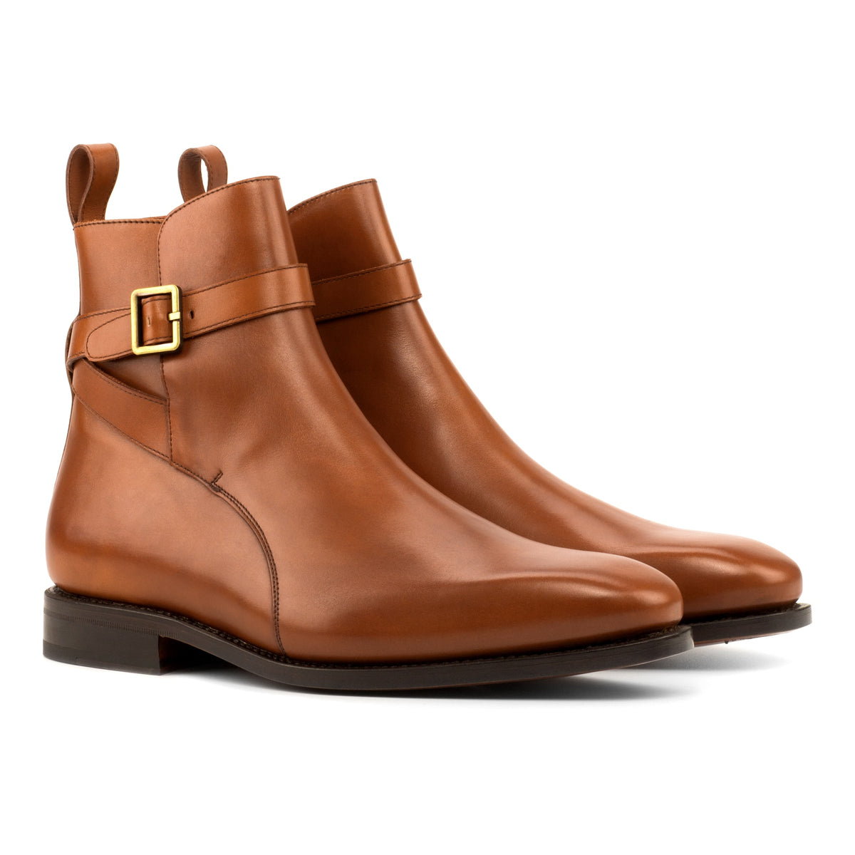 Bottines Jodhpur en cuir teinté main cognac, vue de trois quarts avant