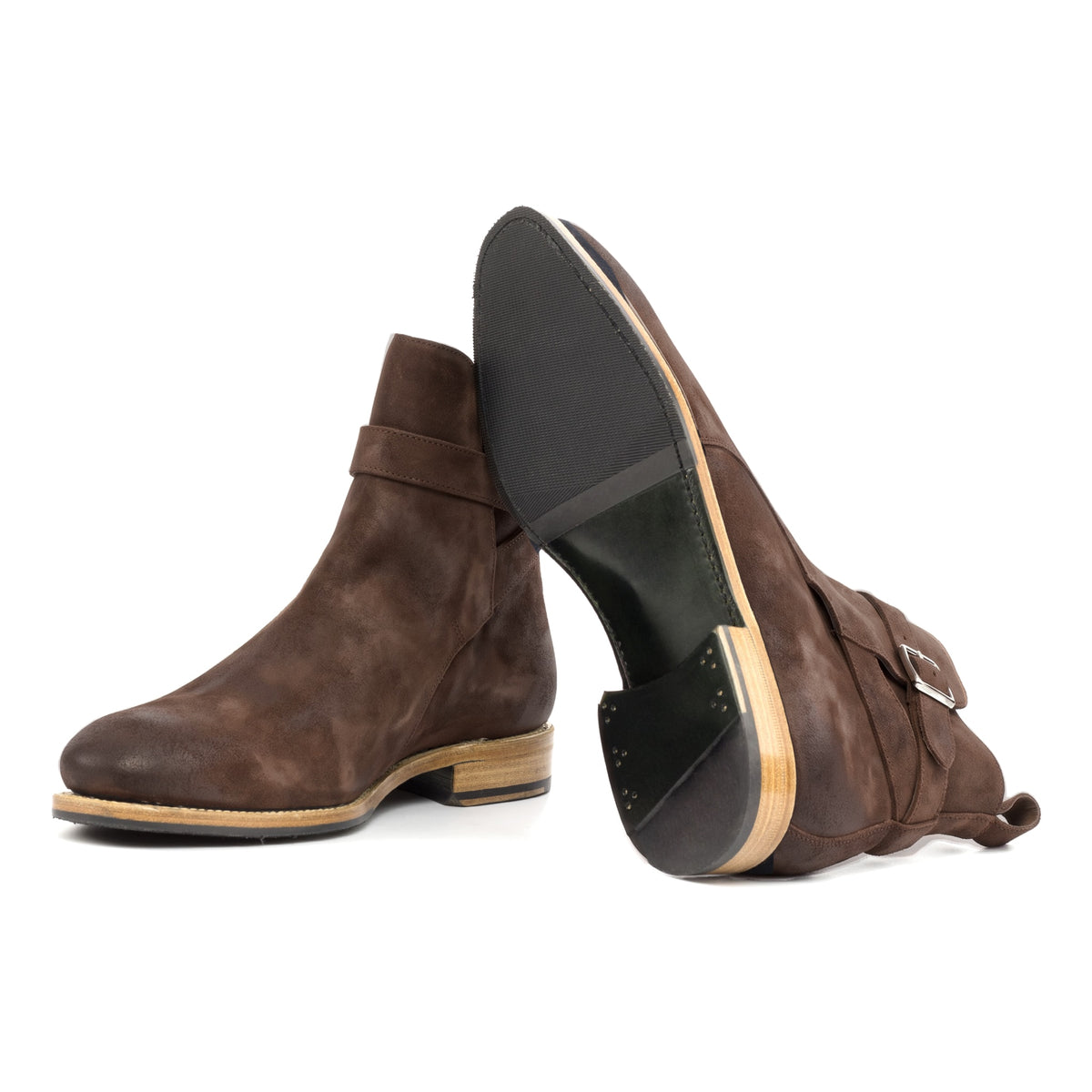 Bottines Jodhpur en daim ciré marron : une bottine couchée montre la semelle