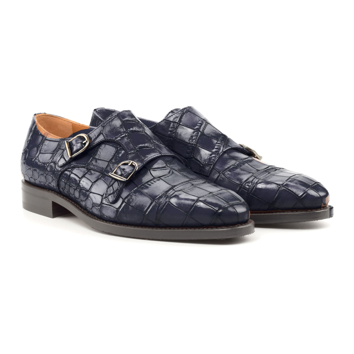 Chaussure double boucle en cuir croco bleu marine, la paire vue de trois quarts avant