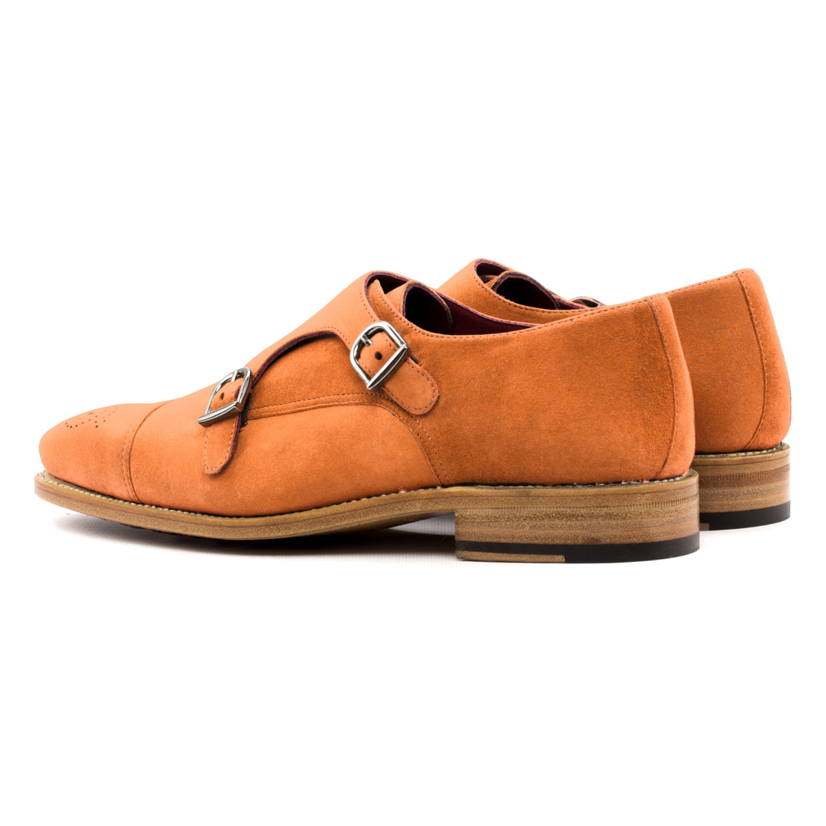 Chaussure double boucle en daim de chevreau orange, la paire vue de trois quarts arrière