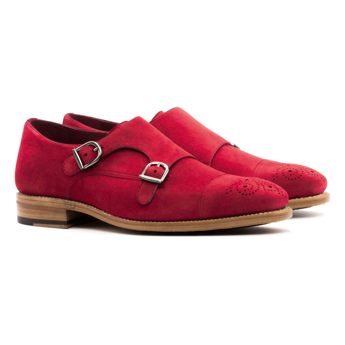 Chaussure double boucle en daim de chevreau rouge, la paire vue de trois quarts avant