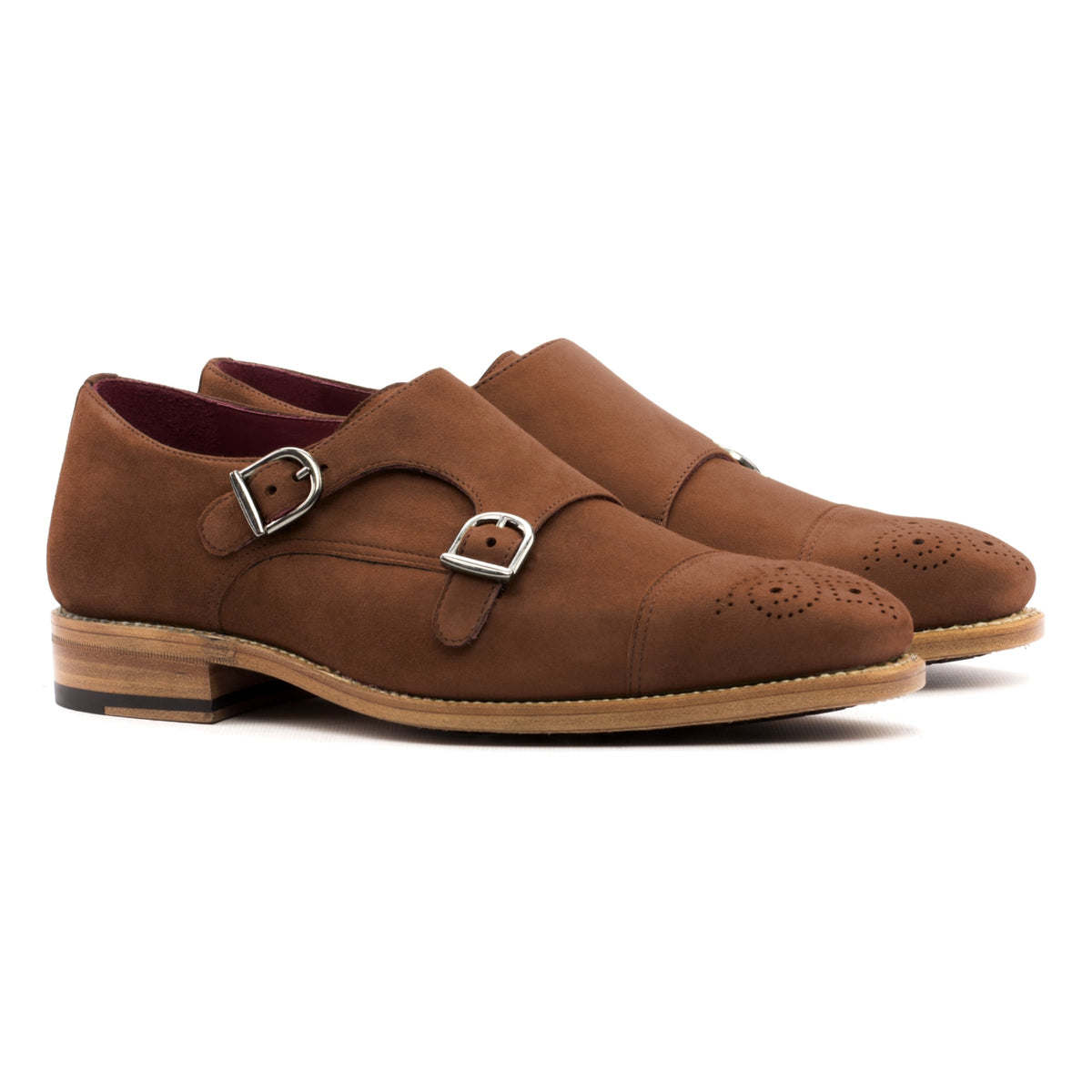 Chaussure double boucle en daim marron moyen, la paire vue de trois quarts avant