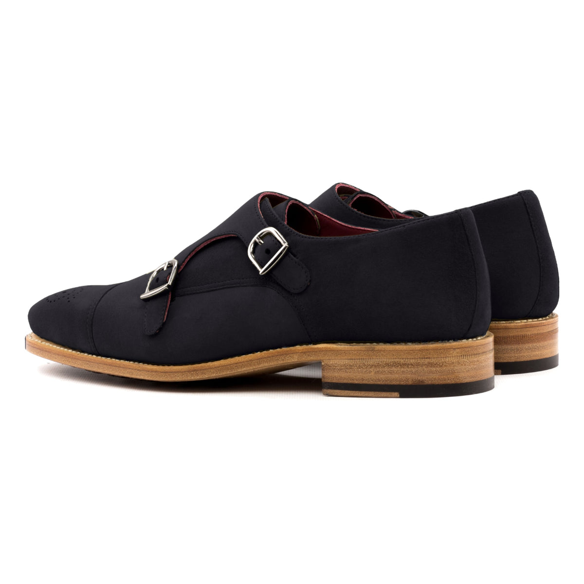 Chaussure double boucle en daim noir, la paire vue de trois quarts arrière
